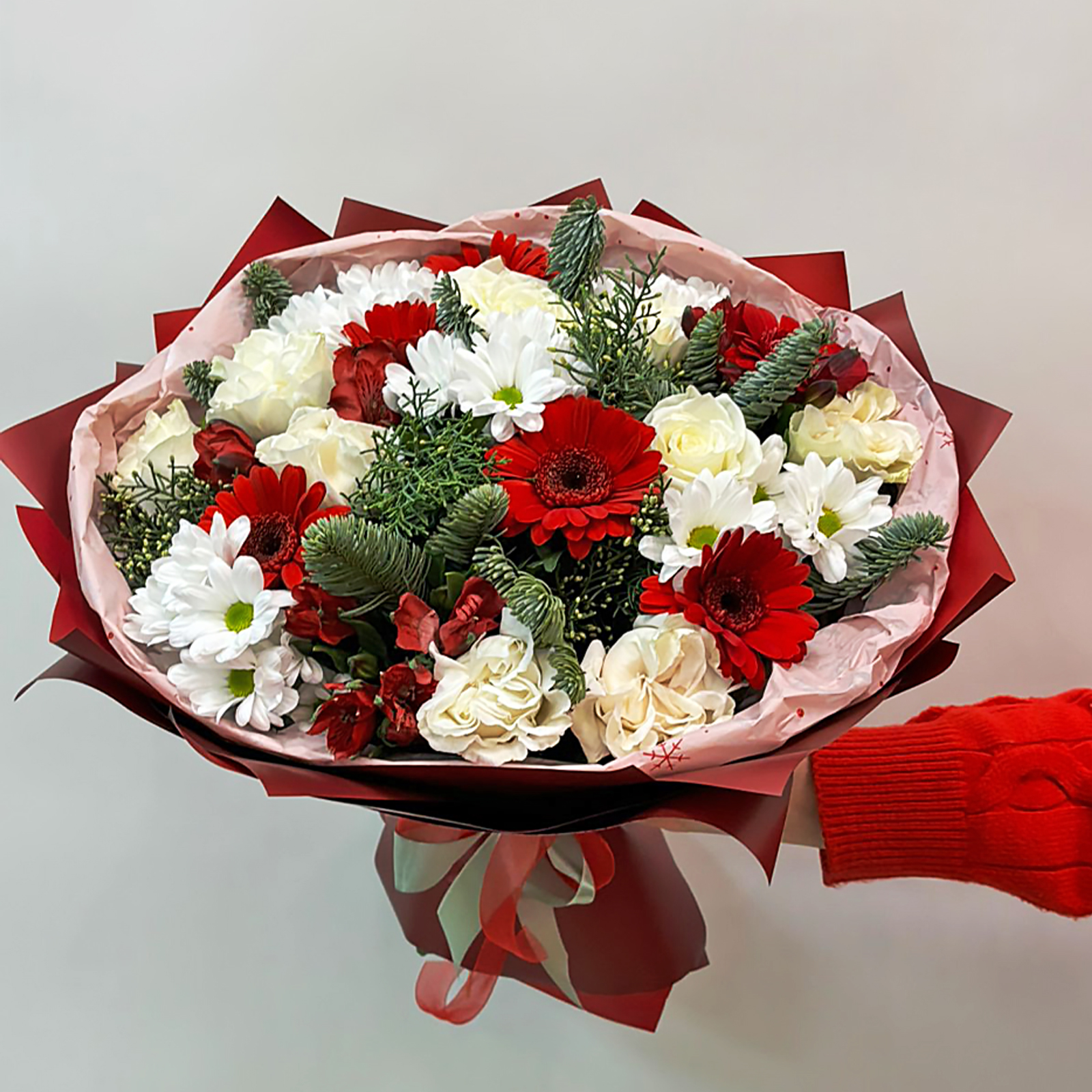 Букет "Время чудес" из кустовой хризантемы, розы и гермини с нобилисом N 72250