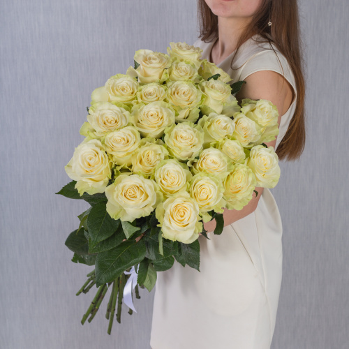 Букет из 25 Белых роз 60см арт. 7304