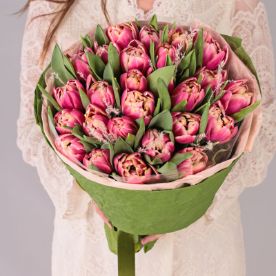 Букет из 25 пионовидных тюльпанов Колумбус с сухоцветами 59867
