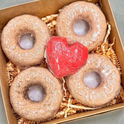 Подарочный набор "Приятные сладости" с пончиками-бомбочками для ванны и мылом ручной работы арт. 46443