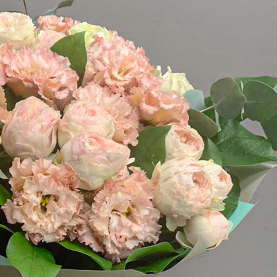 Букет "Ванильный пломбир" из кустовых пионовидных роз и эустомы N 45006