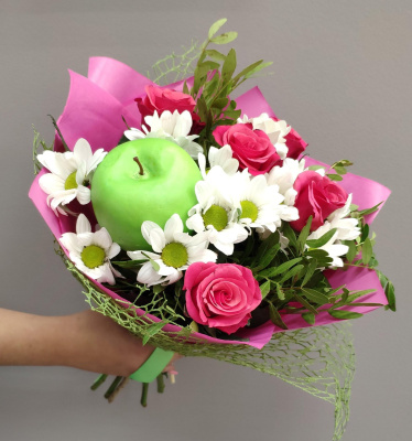 Букет "Клубника со сливками" из кустовой хризантемы и розы Кения N 7015