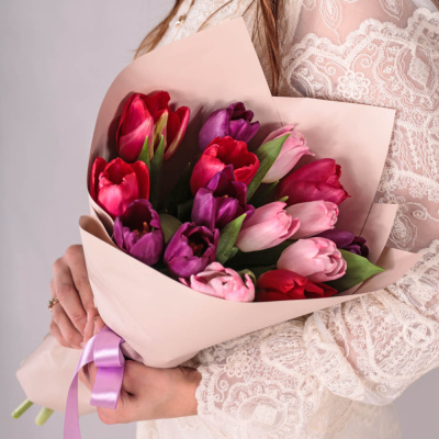 Букет из 15 тюльпанов в упаковке 28405
