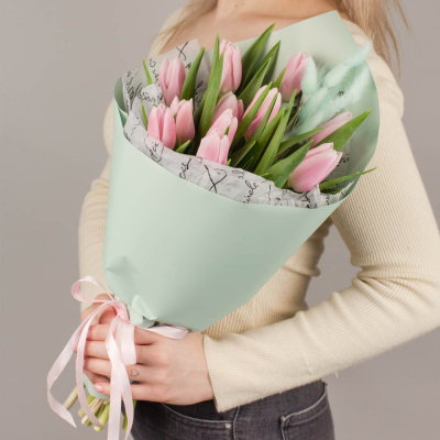 Букет из нежных тюльпанов с лагурусом 46462
