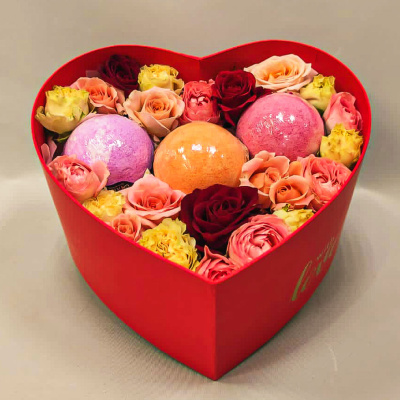 Сердце с цветами и бомбочками для ванны 45458