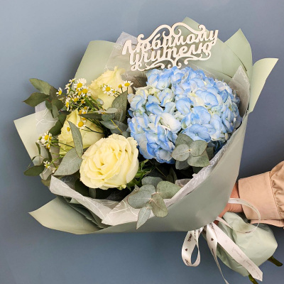 Букет из розовой гортензии с розами и ромашками N 66831